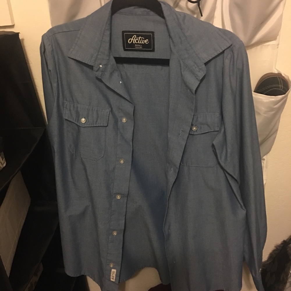 Active chambray button up